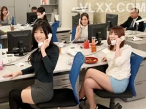 April Storm, cô bạn gái lừa dối, hướng dẫn bạn trai cách thủ dâm