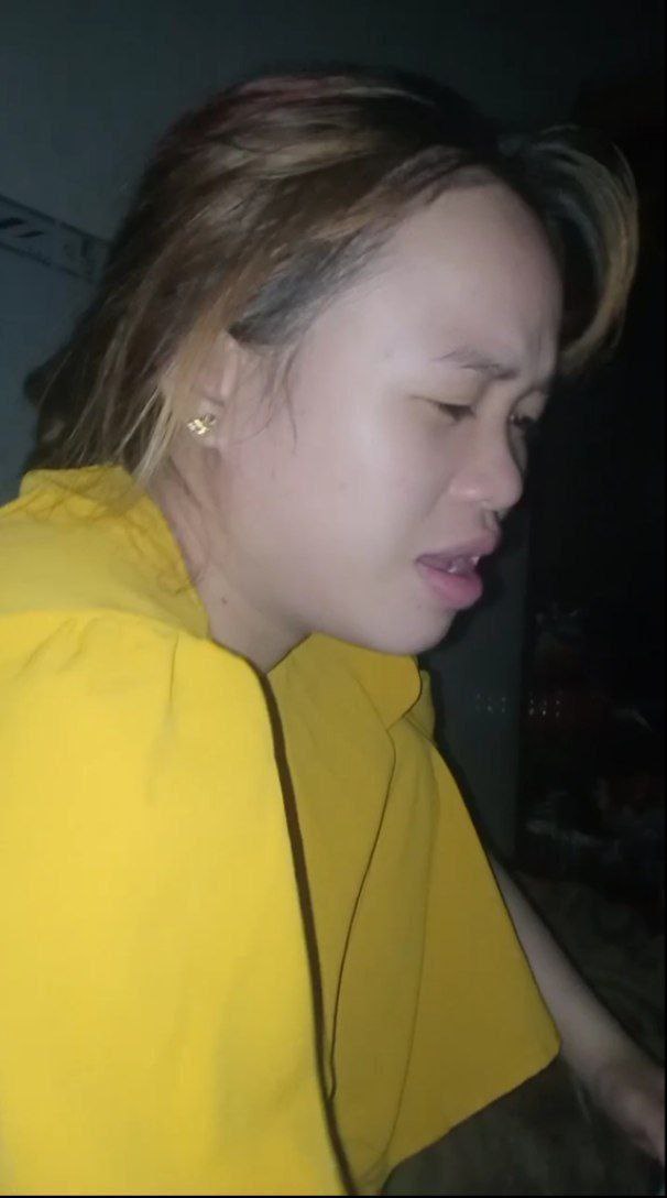 Một người đàn ông trung niên yêu đàn ông và phụ nữ vàng